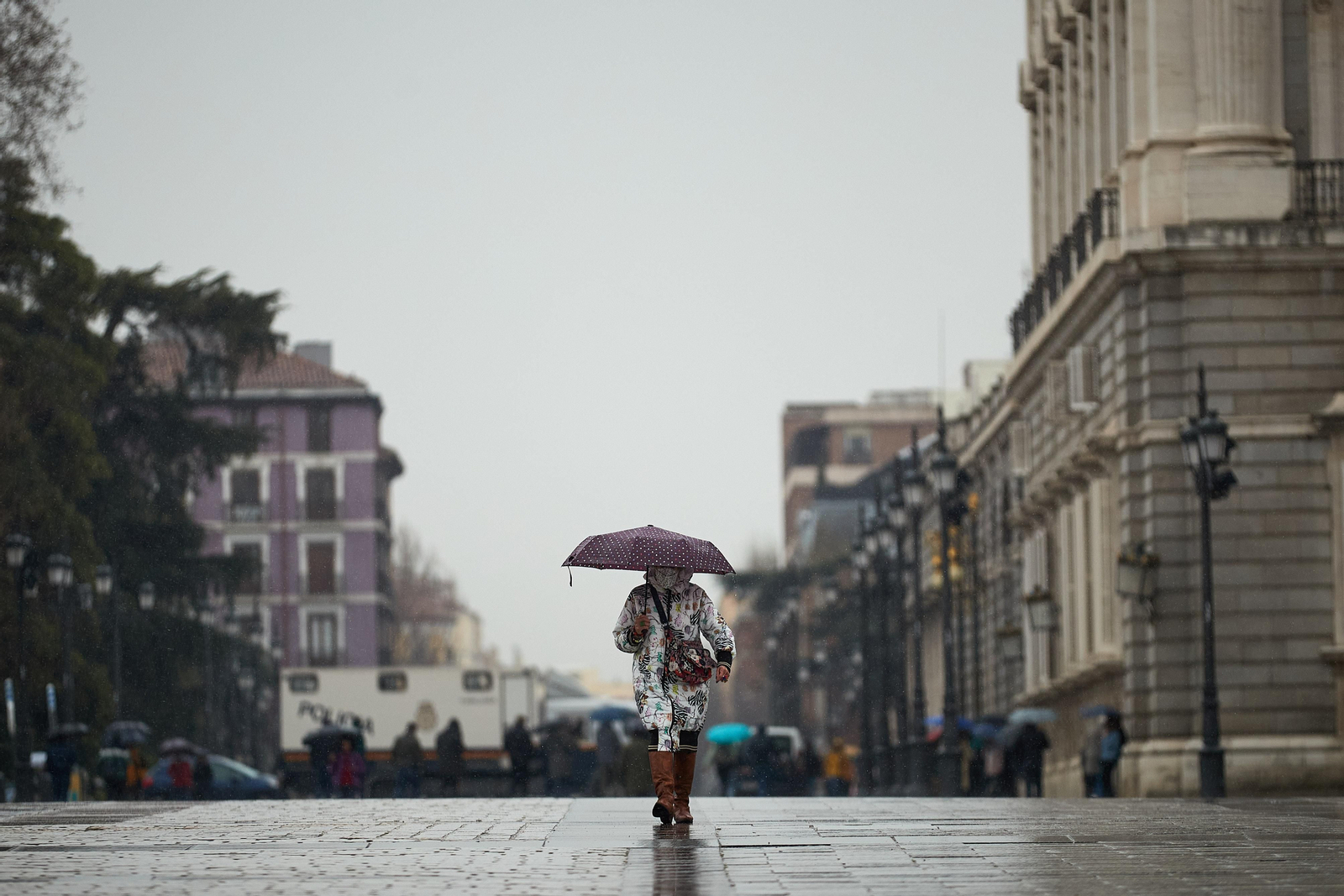 Mañana, cielos nubosos o cubiertos con precipitaciones casi generalizadas